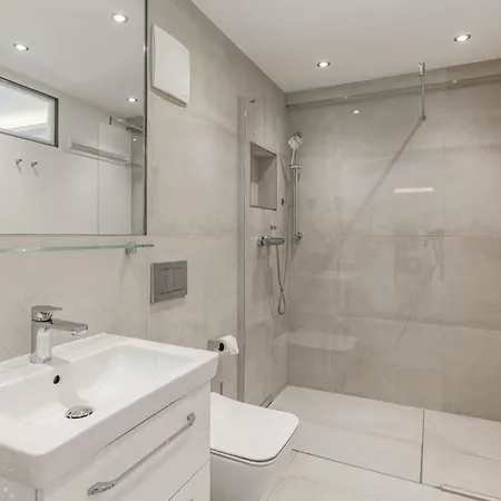 Pearl Apartment *